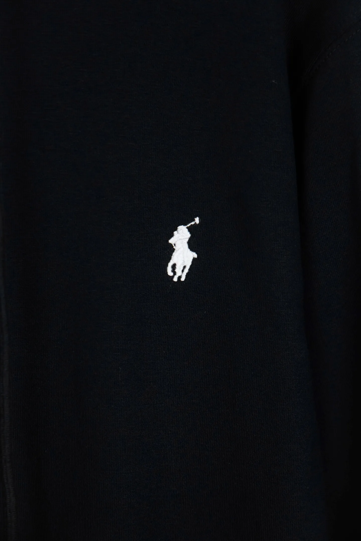 P230 Ralph Lauren/Ralph Lauren pony embroidered zipper cardigan hooded sweatshirt. This sweatshirt is available for everyone in autumn and winter. You can wear it casually no matter how you wear it! ! This hooded sweatshirt is decorated with the simple style that represents Ralph Lauren and is paired with a pony embroidery pattern, which is three-dimensional and full! The solid color fabric paired with exquisite embroidery instantly sets it off! Hooded sports design, loose and casual fit! The overall texture is very strong! Through the pictures, we can feel the thickness and texture of custom-woven and dyed threads. The workmanship is exquisite. They are shipped from major foreign trade factories. They are all made by masters with many years of experience. Everything is of high standards and requirements! Simple and versatile model ~ Made of imported pique cotton fabric, which is super delicate and soft, close to the body without being tied. All fabrics and accessories are original custom-made and of high quality! Perfectly reflects the brand’s sense of superiority! Standard cut, comfortable stretch, unrestricted movement! Highly practical, high-end and classy! Versatile style ~ can be paired with jeans or jogging pants. Ideal for transitioning from your morning commute to weekend events! Size: S-XL Color: Gray Navy Black